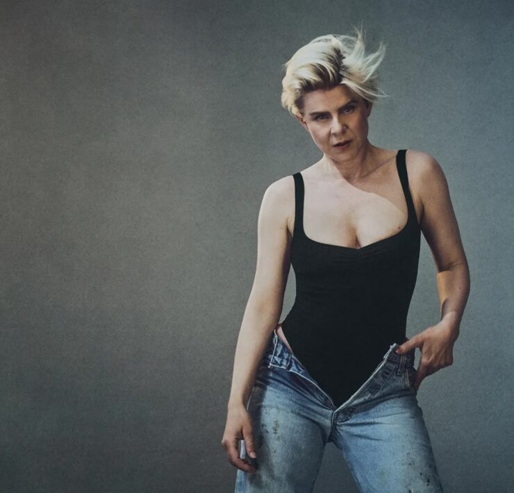 news about robyn with jo whiley on radio 2